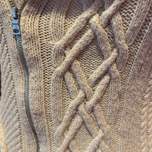 Beautiful warm sweater - Picture 5 of 14